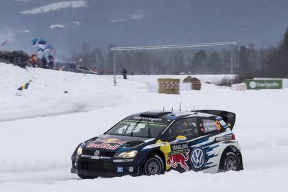Andreas Mikkelsen tomó las riendas del Rally de Suecia