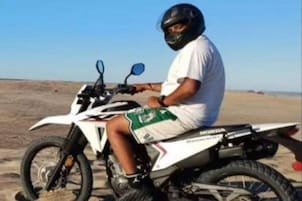 Murió un joven tras una caída con su moto en los médanos de Villa Gesell