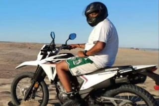 Murió un joven que circulaba en moto sin casco ni seguridad en médanos de Villa Gesell