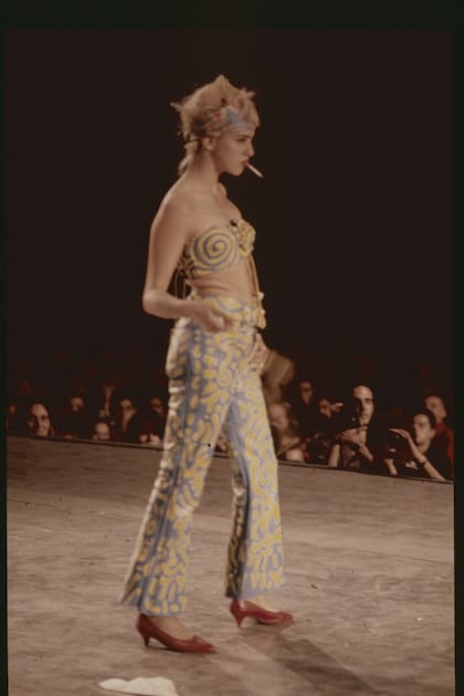 Andrés Baño. A los 20 años se presentó con un desfile en la Bienal de Arte Joven