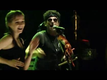 Andrés Calamaro en Chile, junto a Micaela Breque