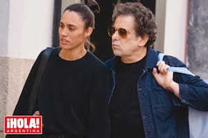 Descubrimos a Andrés Calamaro junto a su novia cordobesa durante un paseo de compras por Madrid