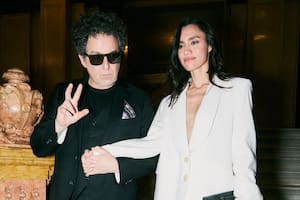 Andrés Calamaro presentó a su novia, la ex modelo cordobesa Natalí Franco, en una gala en el Teatro Colón