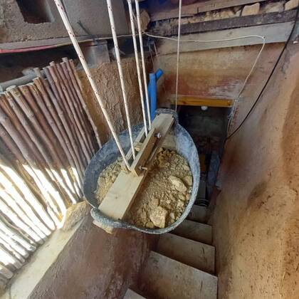 Andrés Cantó ideó un sistema de poleas para extraer la tierra de la cueva a medida que iba cavando