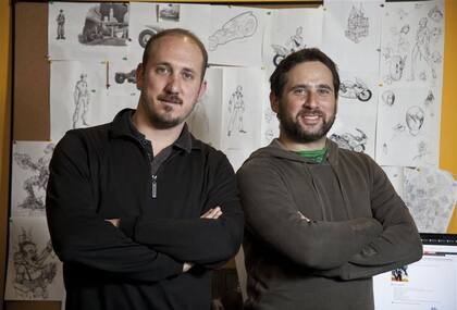 Andrés Chilkowski y Ezequiel Baum, de NGD Studios. Su título
de rol masivo en línea Regnum Online cuenta con más de un
millón y medio de usuarios registrados