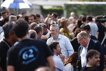 Andrés "Cuervo" Larroque entre el público presente