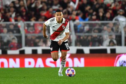 Andrés Herrera actúa en la banda derecha de la defensa de River; se alterna mayormente con Santiago Simón, aunque a veces el ambidiestro Casco ocupa ese sector.