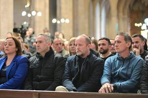 Andrés Larroque, en la misa donde el oficialismo pidió por "paz y fraternidad"