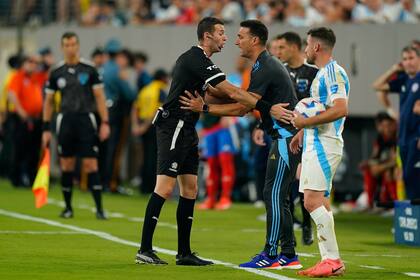 Andrés Matonte, el árbitro de esta noche, ya dirigió a Argentina en el encuentro ante Chile