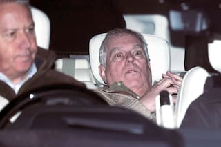 Liberan al expríncipe Andrés, hermano del rey Carlos III, bajo investigación