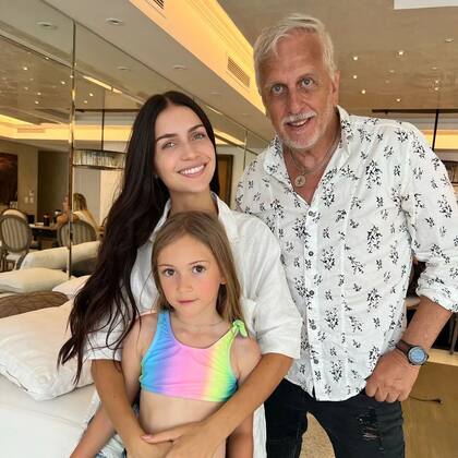 Andrés Nara compartió una foto junto a Zaira y su hija Malaika.