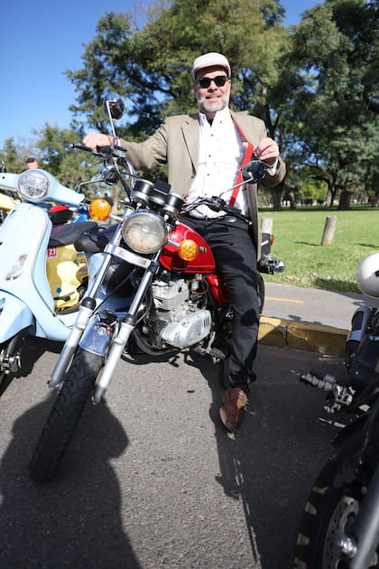 Andrés Reynal en una Suzuki 125