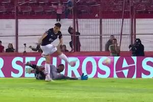 Quién es Roa, el colombiano de Huracán que abrió el debate con su particular gol