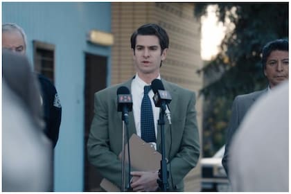Andrew Garfield se pone en la piel del detective Jeb Pyre para la nueva serie de Star + (Foto: Captura de video)