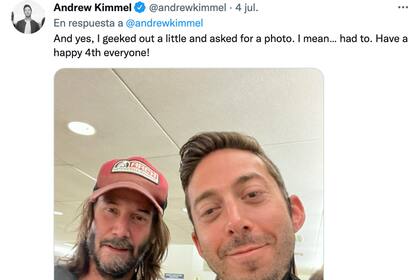 Andrew Kimmel aprovechó para tomarse una fotografía con Keanu Reeves (Foto: Twitter @andrewkimmel)