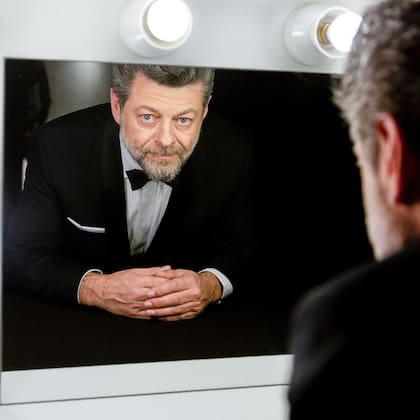 Andrew Serkis interpretará al entrañable Alfred en la película The Batman