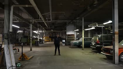 Andy Didorosi compró una fábrica abandonada en Detroit, Michigan; quiere que vuelva a funcionar y busca empleados