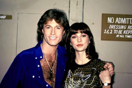 Andy Gibb y Victoria Principal, una de las parejas más comentadas de comienzos de los años ochenta