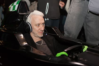 Andy Kuznetsoff en uno de los simuladores de F1.