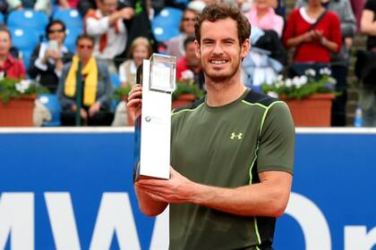 Andy Murray con su trofeo en Munich