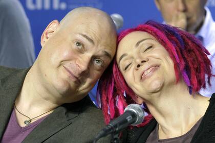 Andy y Lana Wachowski, creadores de Sense8