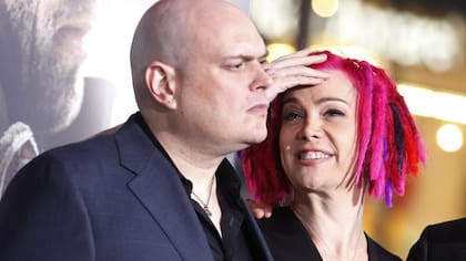 Andy y Lana Wachowski, en 2012