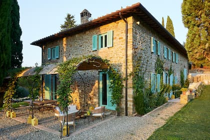 Anexada a una casa medieval de la toscana, una pérgola de ensueño.