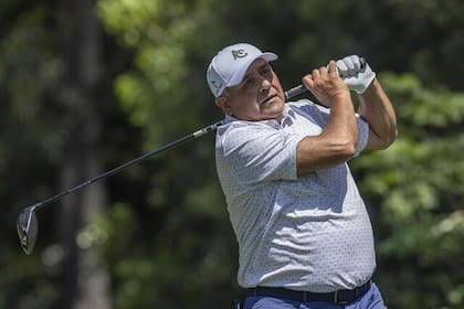 Ángel Cabrera hizo 81 golpes el viernes y se despidió de Augusta; la próxima semana defenderá el título de campeón del Senior PGA Championship.
