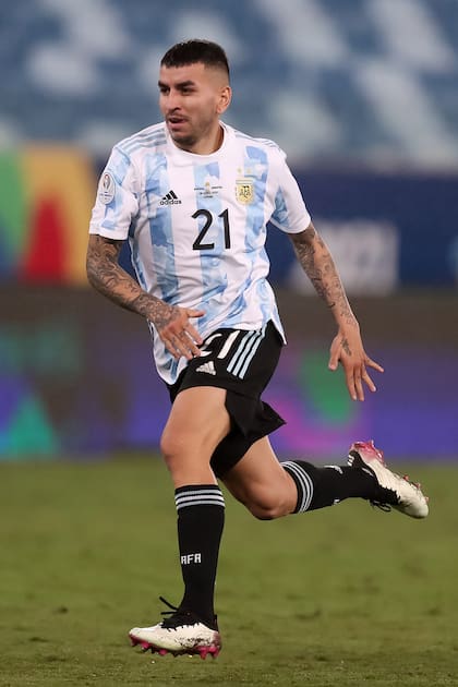 Ángel Correa, con la camiseta albiceleste del seleccionado argentino, que finalmente vestirá en Qatar 2022 luego de haber quedado afuera de la lista de 26; ocupará el lugar que tenía Nicolás González