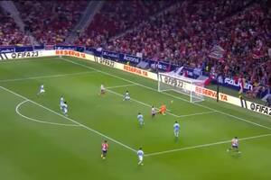 Angel Correa saca el derechazo para el 1-0 de Atlético de Madrid ante Celta