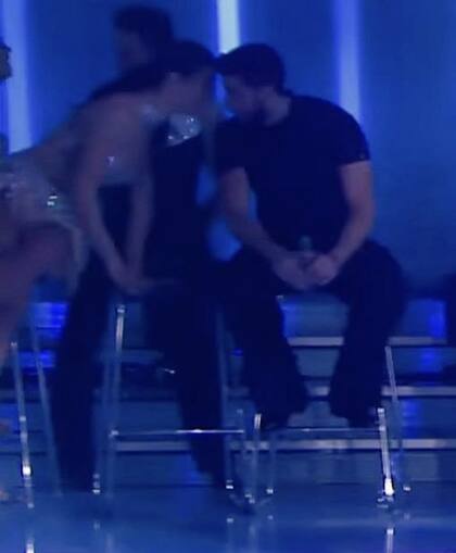 Ángel De Brito compartió una foto en la que se los puede ver muy cerca a Flor Vigna y Nico Occhiato, en la pista del "Súper Bailando"