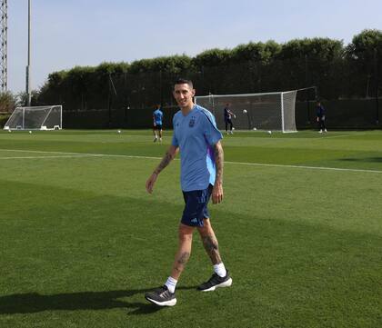 Ángel Di María se entrenó este domingo antes del partido de la selección argentina contra Polonia