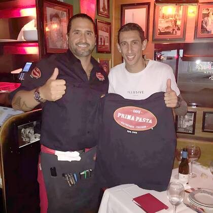 Ángel Di María se llevó la remera de regalo