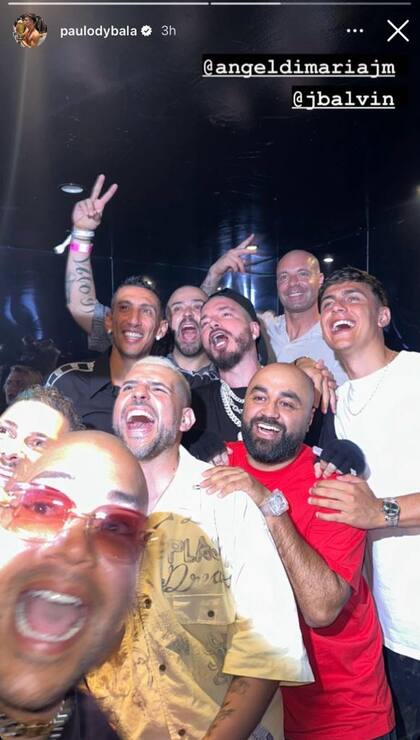 Ángel Dí María y Paulo Dybala con J Balvin en Ibiza