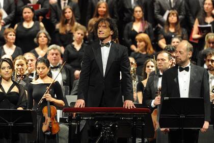 Ángel Mahler, director de la obra Réquiem/Kadish, que rinde homenaje a las víctimas del atentado a la AMIA y a sus familiares