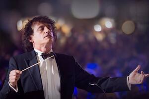 Ángel Mahler les rinde tributo a las víctimas de la AMIA con un gran concierto