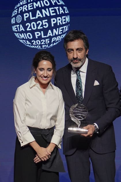 Ángela Banzas y Juan del Val, finalista y ganador del Premio Planeta