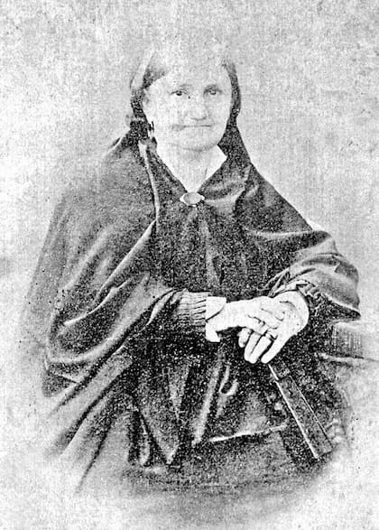 Ángela Baudrix debió sobrellevar la muerte de su marido y se dedicó a coser uniformes, asistida por sus dos hijas.