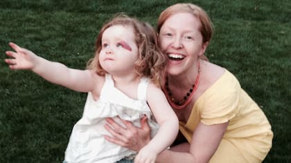 Angela junto a su hija