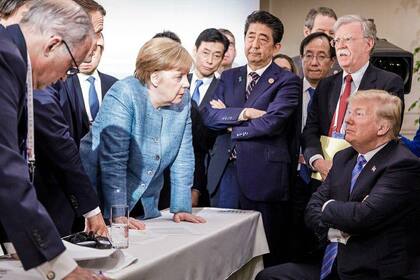 La imagen que se volvió icónica de los desencuentros en el último G-7
