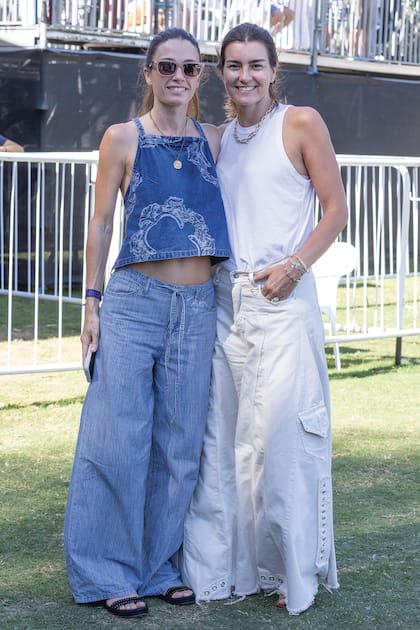 Ángeles Pedreira y María José Vercellino apostaron al denim para alentar a sus respectivos maridos, Nicolás Pieres y Pelón Stirling