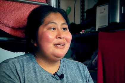 Angélica afectó su ojo izquierdo hace dos años, cuando se tropezó durante su llegada a Estados Unidos