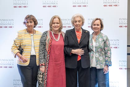 Angélica Gowland de Riglos, Inés Gowland, Maria Luisa y Marina Larivière