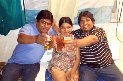 Angélica, junto a sus hermanos.
