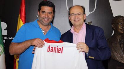 Angelici le dijo al presidente del Sevilla que van por Sampaoli
