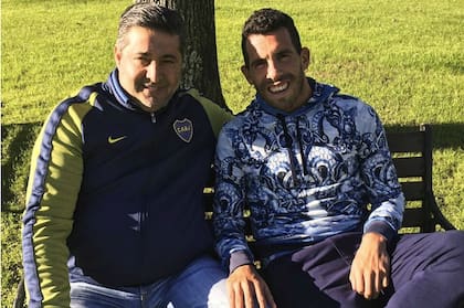 Angelici trajo a Carlos Tevez en 2015; el Apache lo impulsó para su reelección como presidente de Boca en ese mismo año