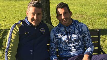 Angelici y Tevez, durante la reunión