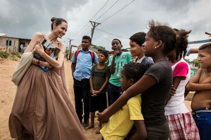 Angelina Jolie es la enviada especial de la Agencia de Refugiados de la ONU. Viajó a la frontera para conocer la situación de los niños migrantes.