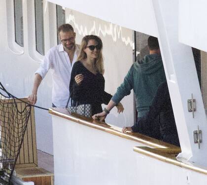 Angelina Jolie fue vista llegando al set de su nueva película "Maria" en Katakolo, Grecia
