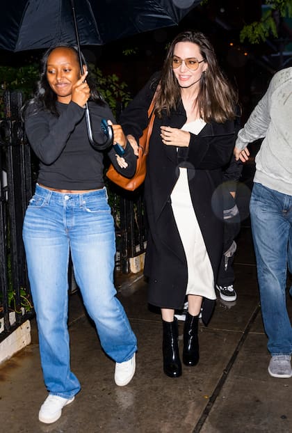 Angelina Jolie junto a su hija Zahara, de compras por Nueva York